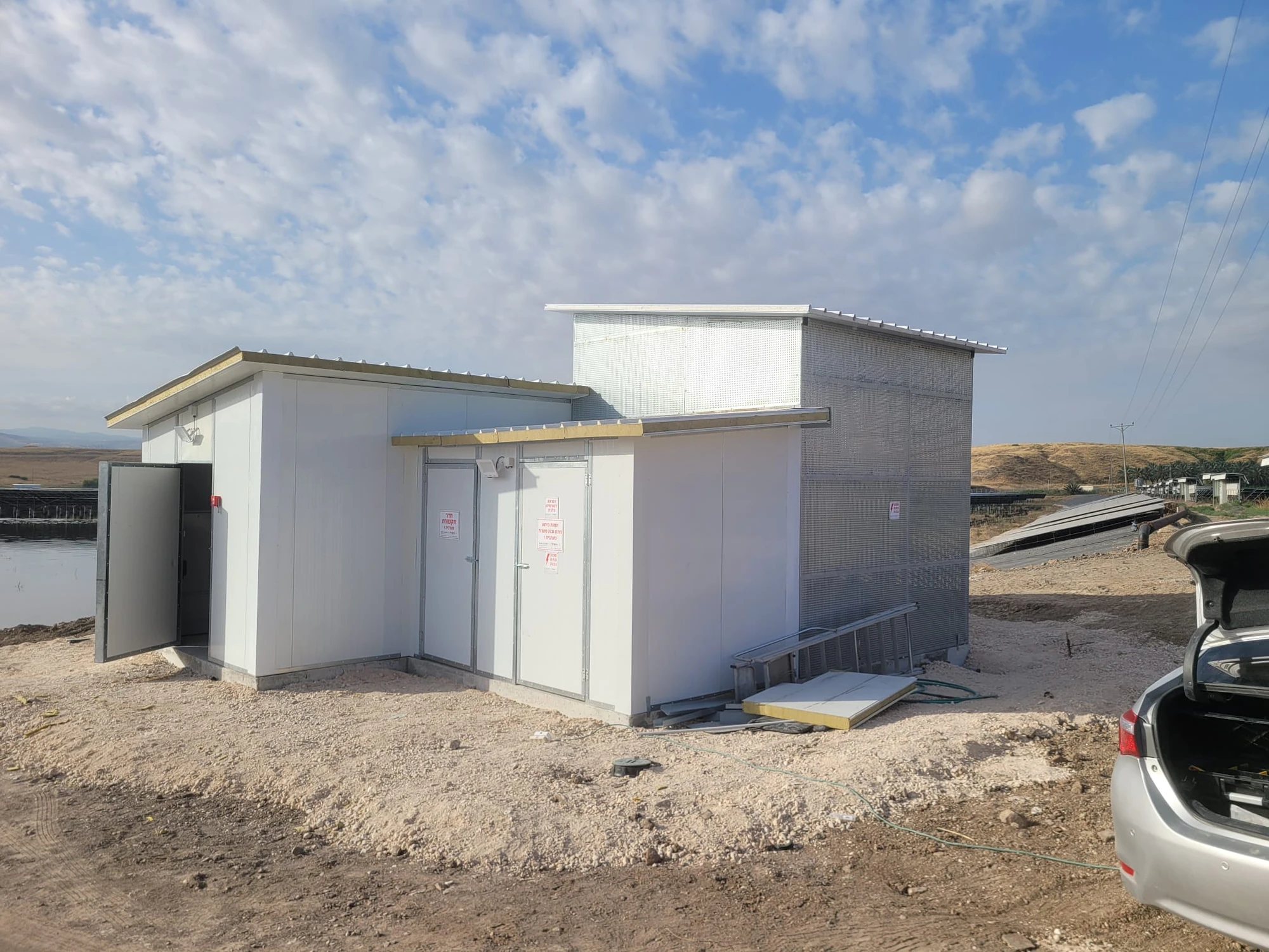 מבנה חשמל באתר אנרגיה